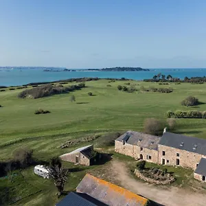 La Ferme Du Golf, Atypique Et Artistique , Lancieux France